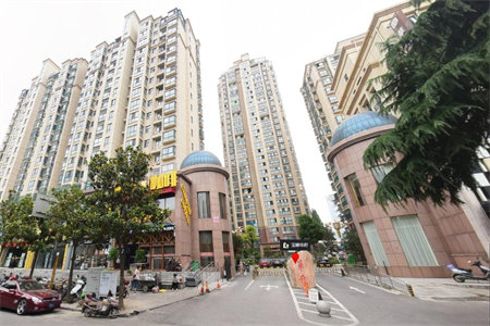 城西梨园小区4室2厅1卫128m2简单装修