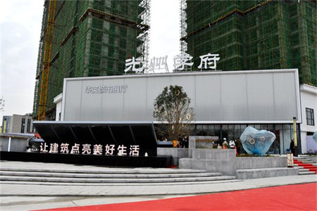 东岳广场3室2厅1卫86万120m2毛坯房出售